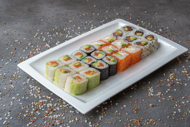 Menu Sky Saumon : california, saumon roll, maki roll et printemps au saumon